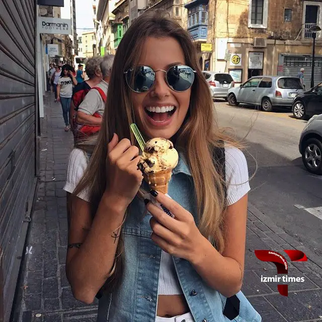 بستنی خوردن  پائولا آنتونینی